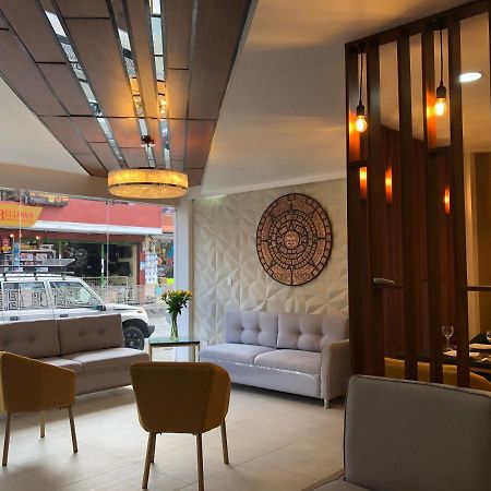 Hotel Makroz Латакунга Екстериор снимка