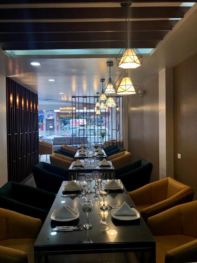Hotel Makroz Латакунга Екстериор снимка