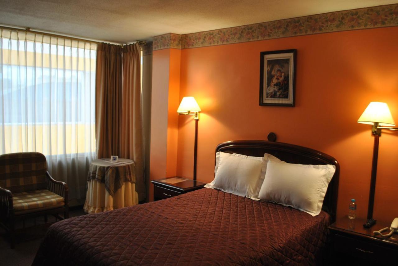 Hotel Makroz Латакунга Екстериор снимка