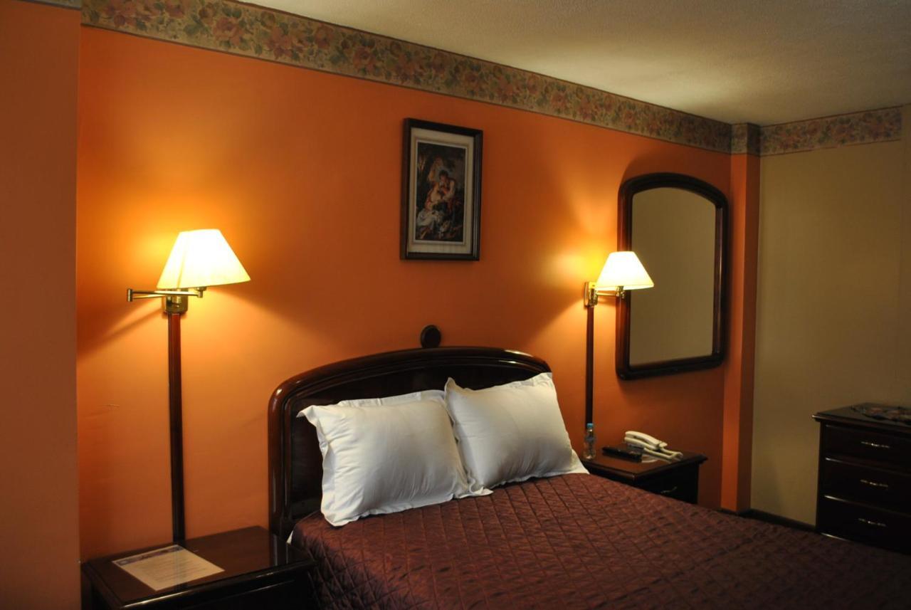 Hotel Makroz Латакунга Екстериор снимка