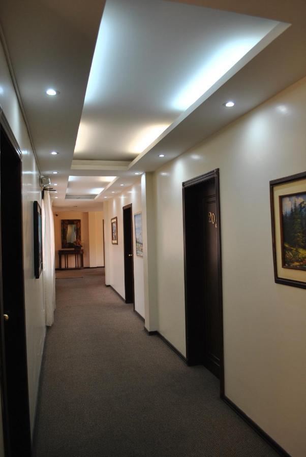 Hotel Makroz Латакунга Екстериор снимка