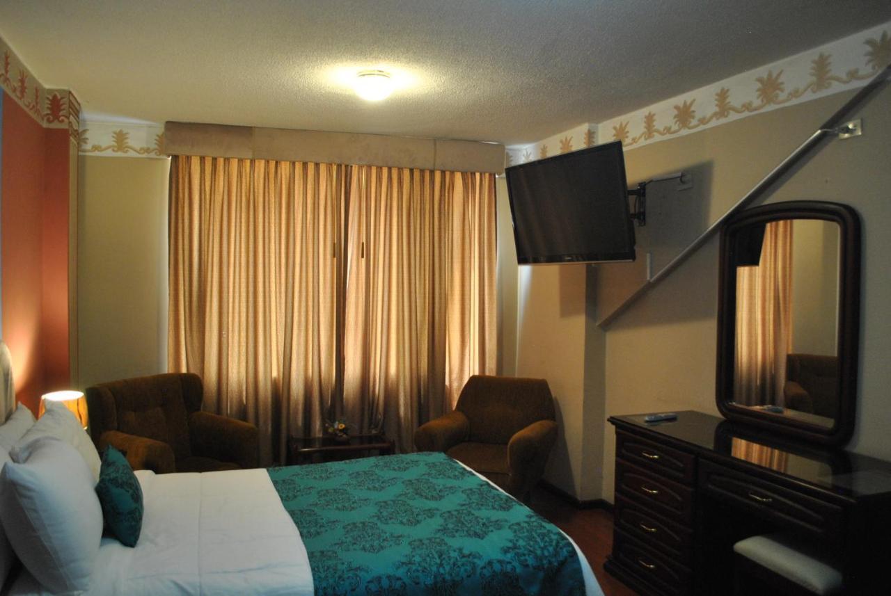 Hotel Makroz Латакунга Екстериор снимка